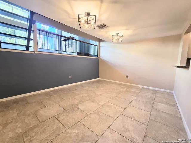 $2,000 | 3103 Eisenhauer Road, Unit J3, San Antonio, TX 78209