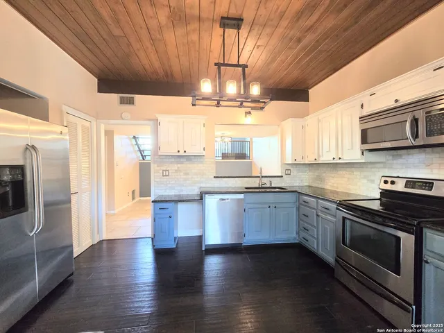 $2,000 | 3103 Eisenhauer Road, Unit J3, San Antonio, TX 78209