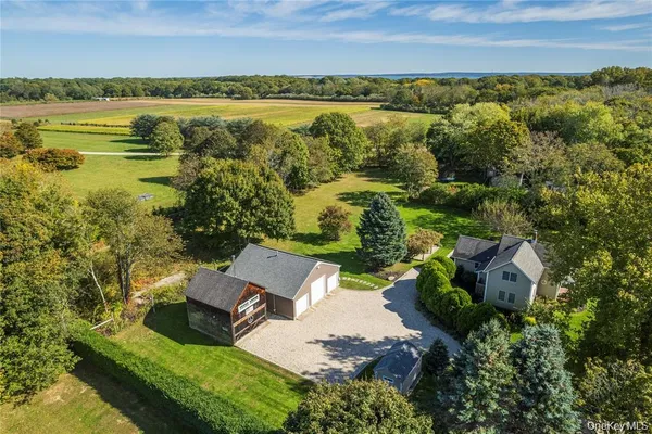 $1,850,000 | 3275 Skunk Lane, Cutchogue, NY 11935