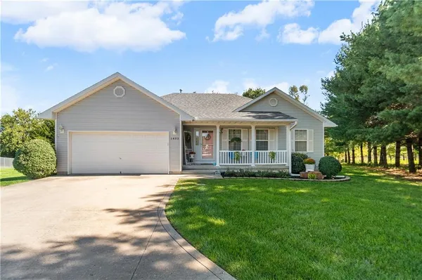 $349,900 | 1402 Sam Den Circle, Cameron, MO 64429