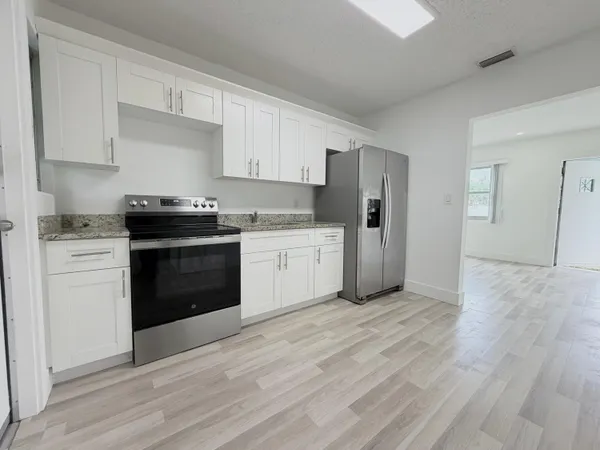 $2,900 | 831 El Prado, West Palm Beach, FL 33405