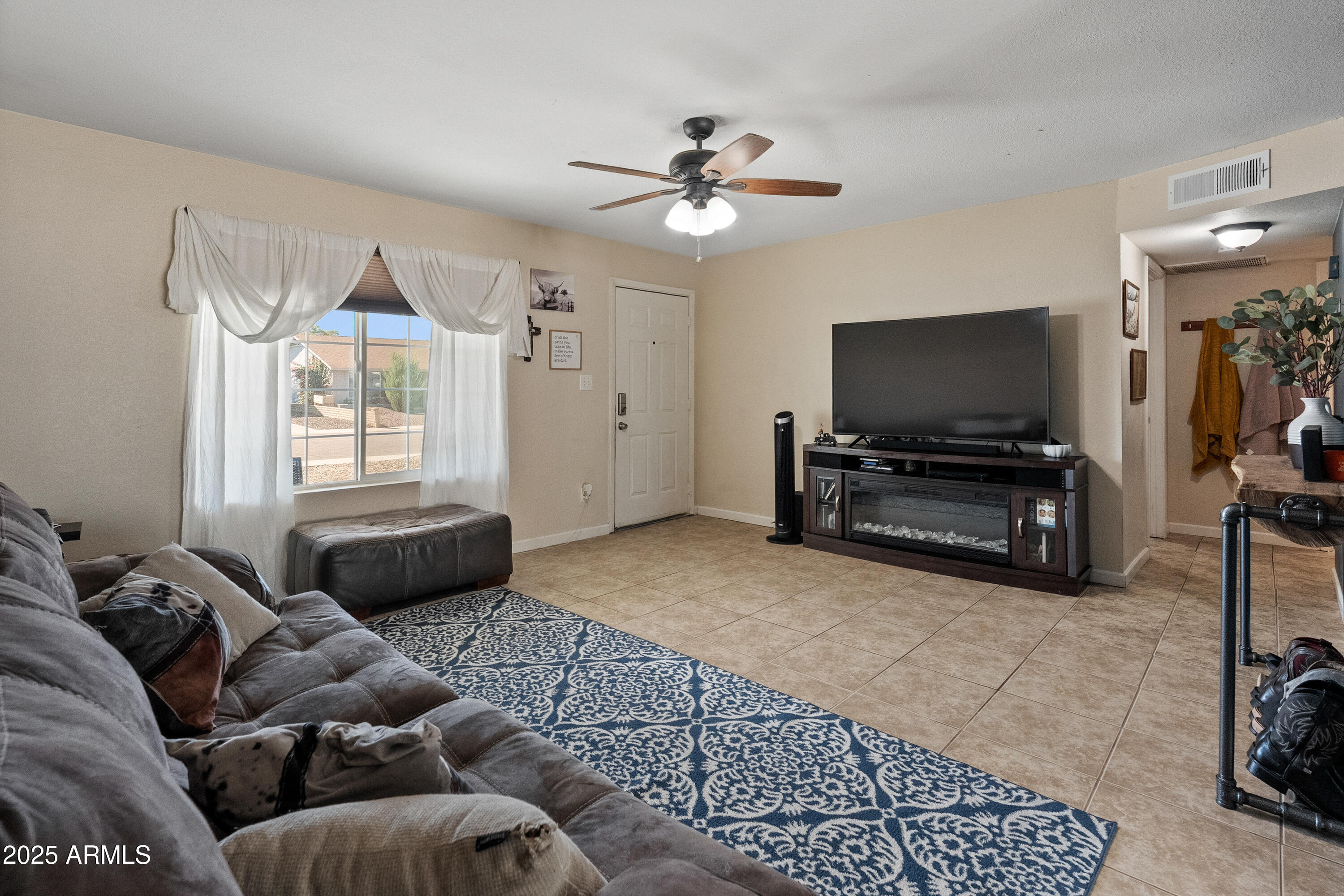 1516 West Escuda Road Phoenix, AZ 85027 - Photo 8 of 33 1516 W Escuda Rd-7