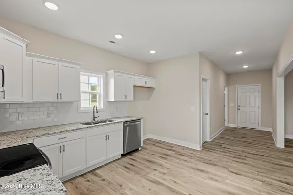 $399,900 | 909 Wild Azalea Way, Hubert, NC 28539