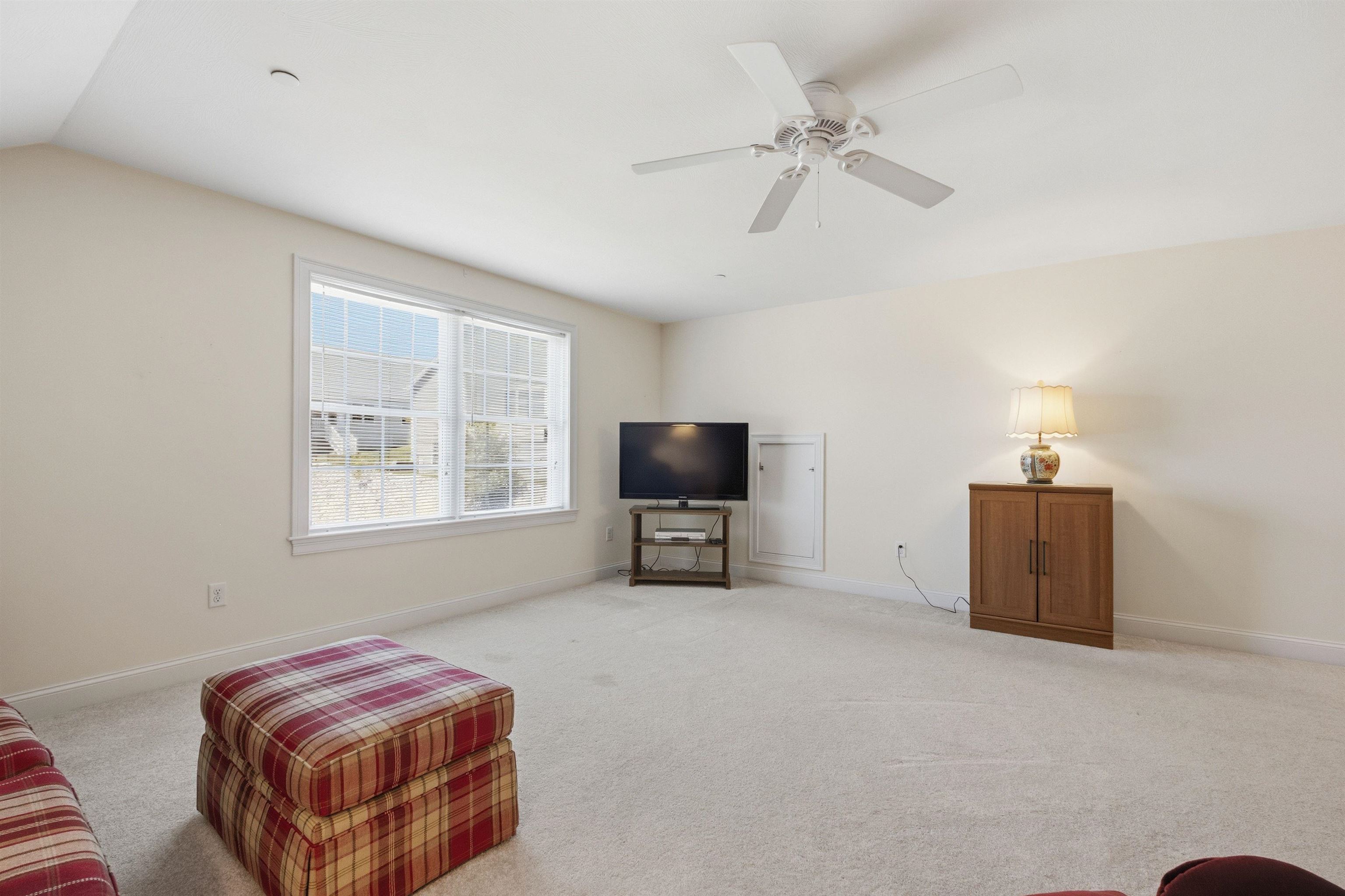 12 Thorn Hill Road, Unit 12 Hooksett, NH 03106 - Photo 38 of 44