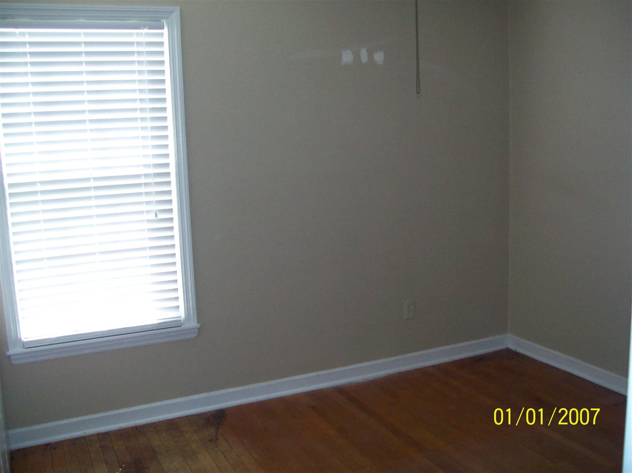 1663 Welsh Road Memphis, TN 38117 - Photo 10 of 12 an empty room with a window