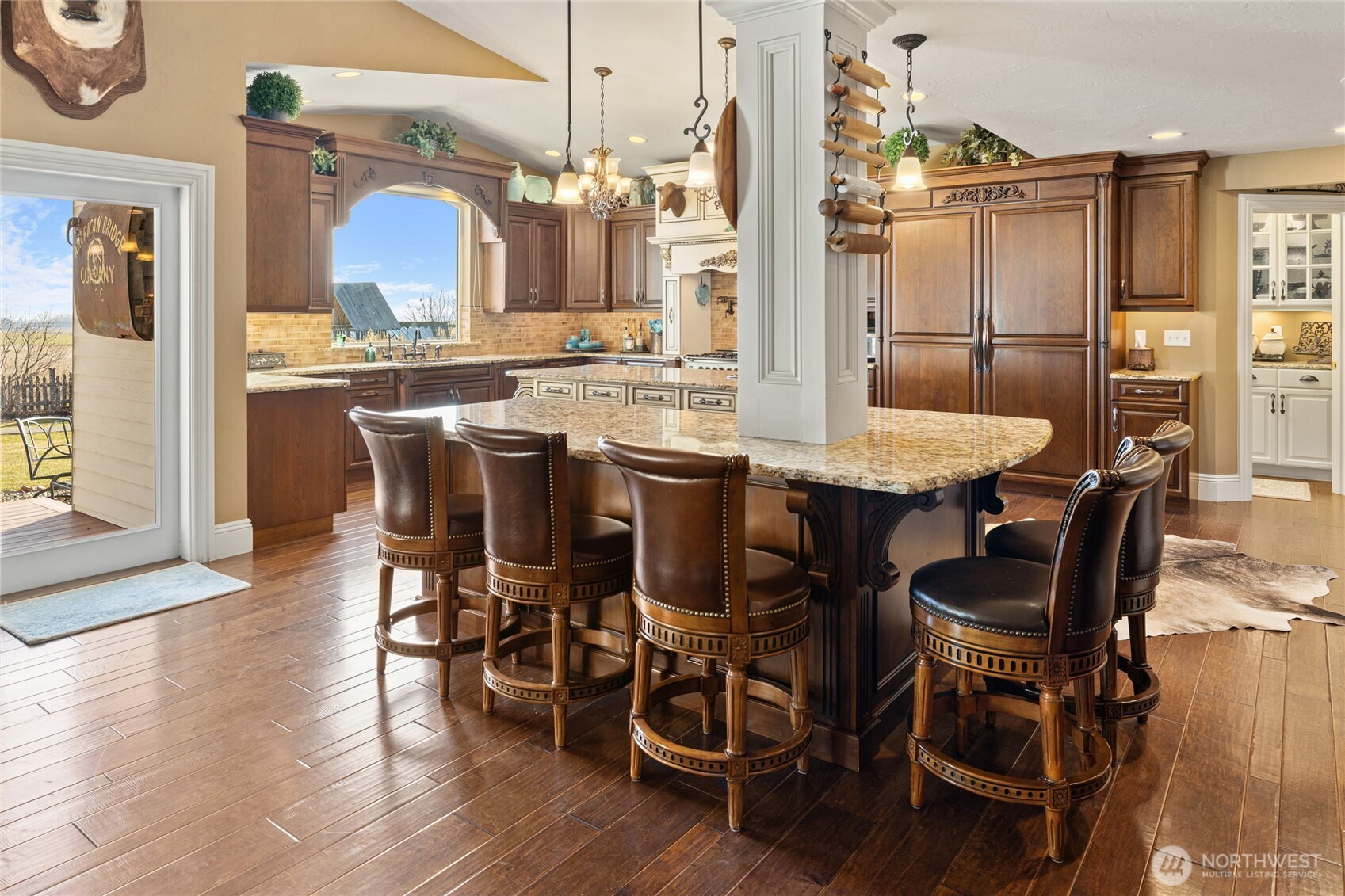 1800 Strande Road Ellensburg, WA 98926 - Photo 12 of 40 a dining table with chairs and wooden floor