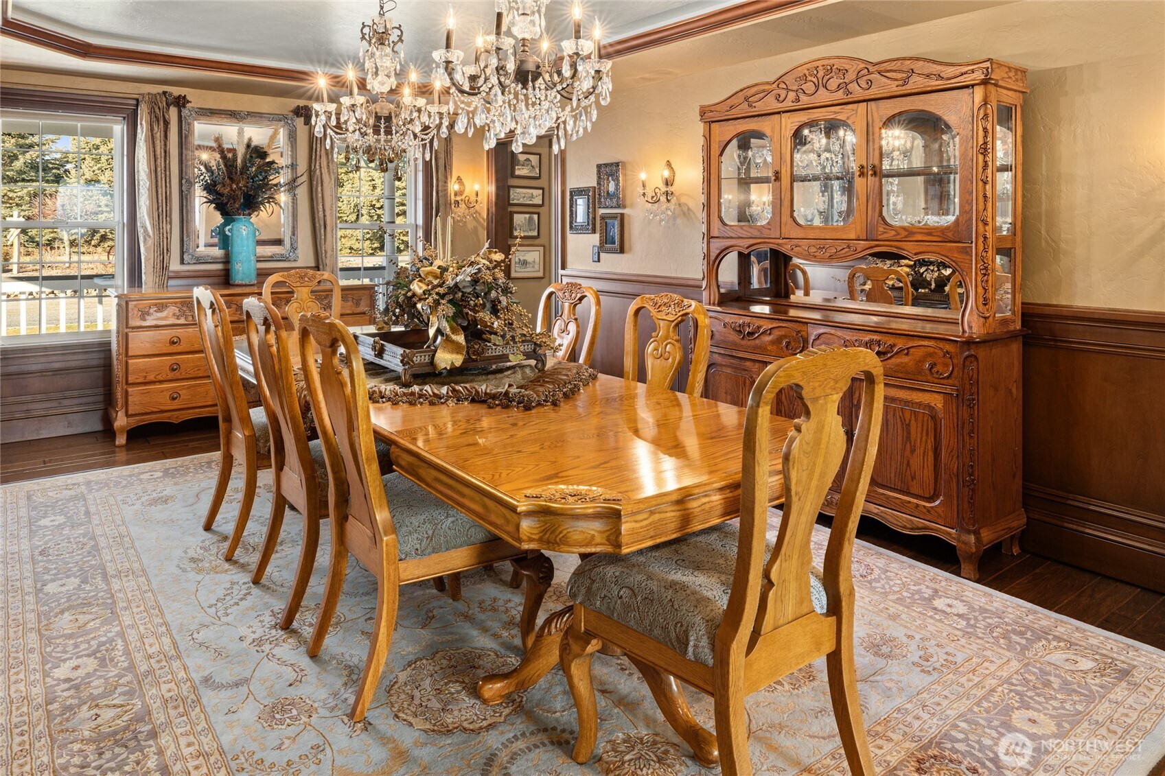 1800 Strande Road Ellensburg, WA 98926 - Photo 19 of 40 a view of a dining room with furniture and a chandelier