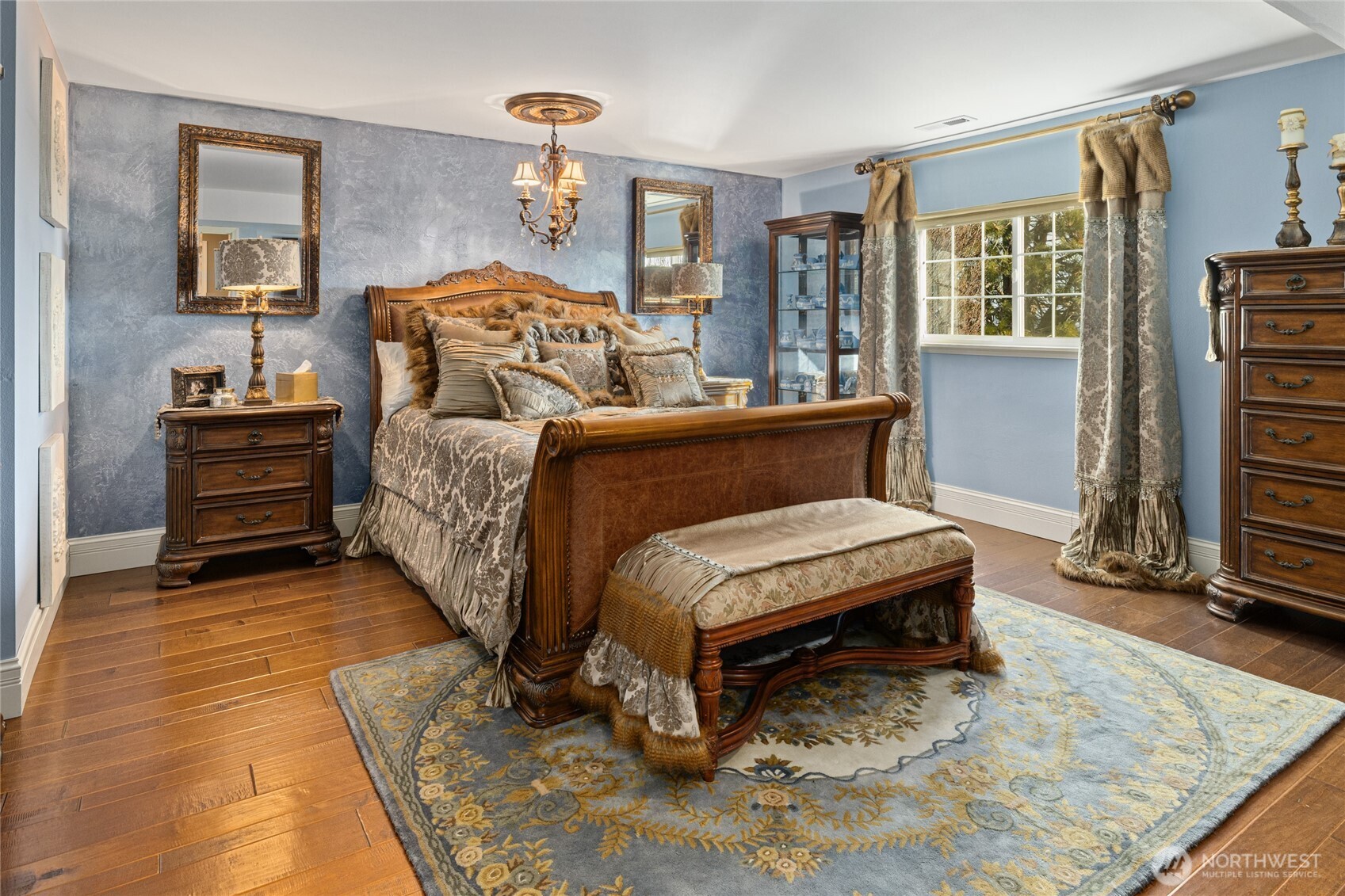 1800 Strande Road Ellensburg, WA 98926 - Photo 20 of 40 a bedroom with furniture and a window