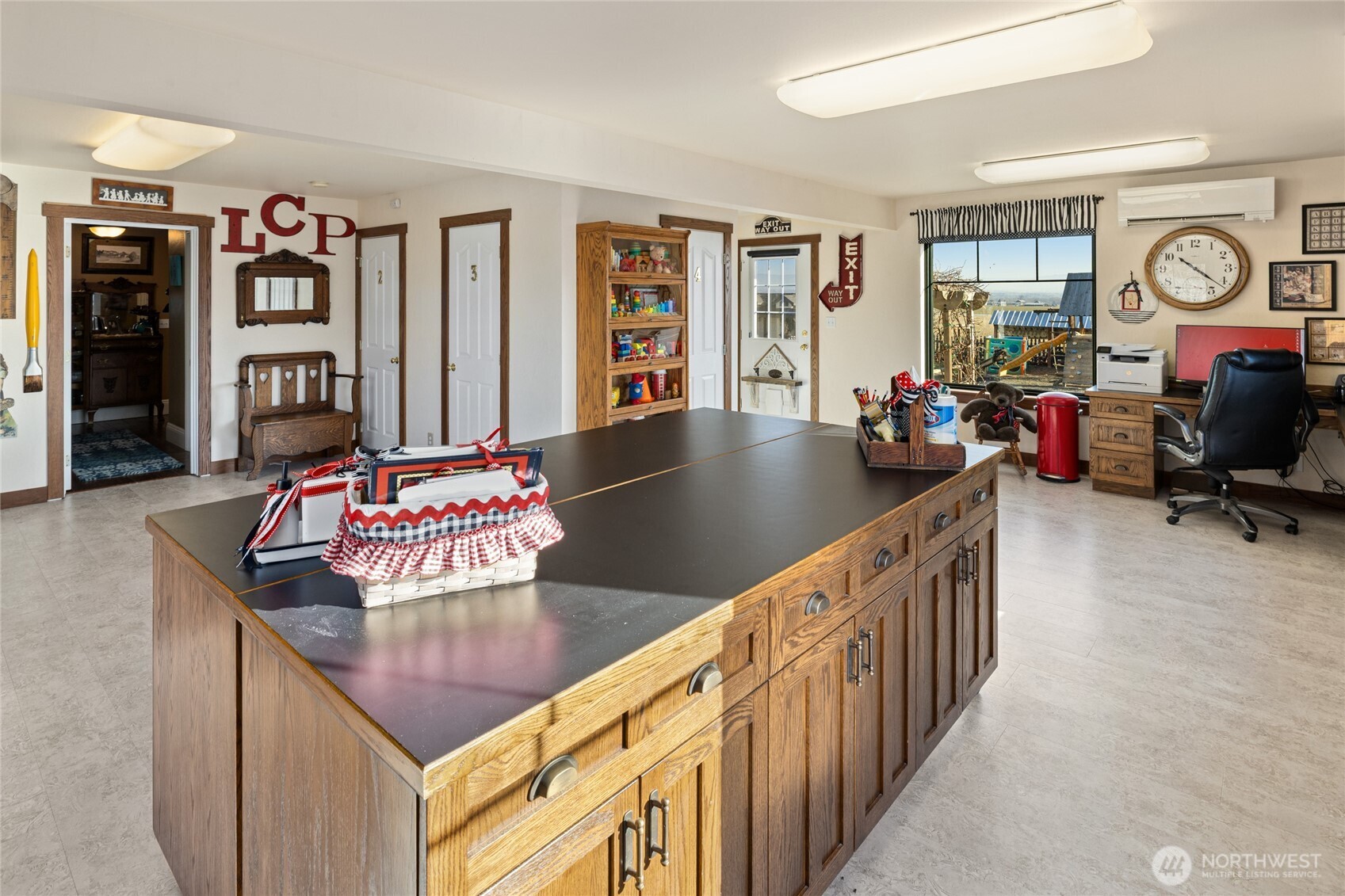 1800 Strande Road Ellensburg, WA 98926 - Photo 29 of 40 a view of a dining room with furniture and a chandelier