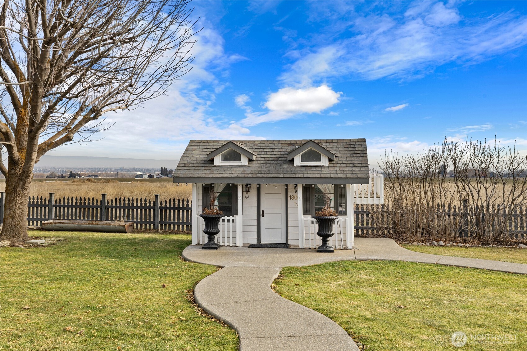 1800 Strande Road Ellensburg, WA 98926 - Photo 35 of 40 a view of a house with swimming pool and a garden