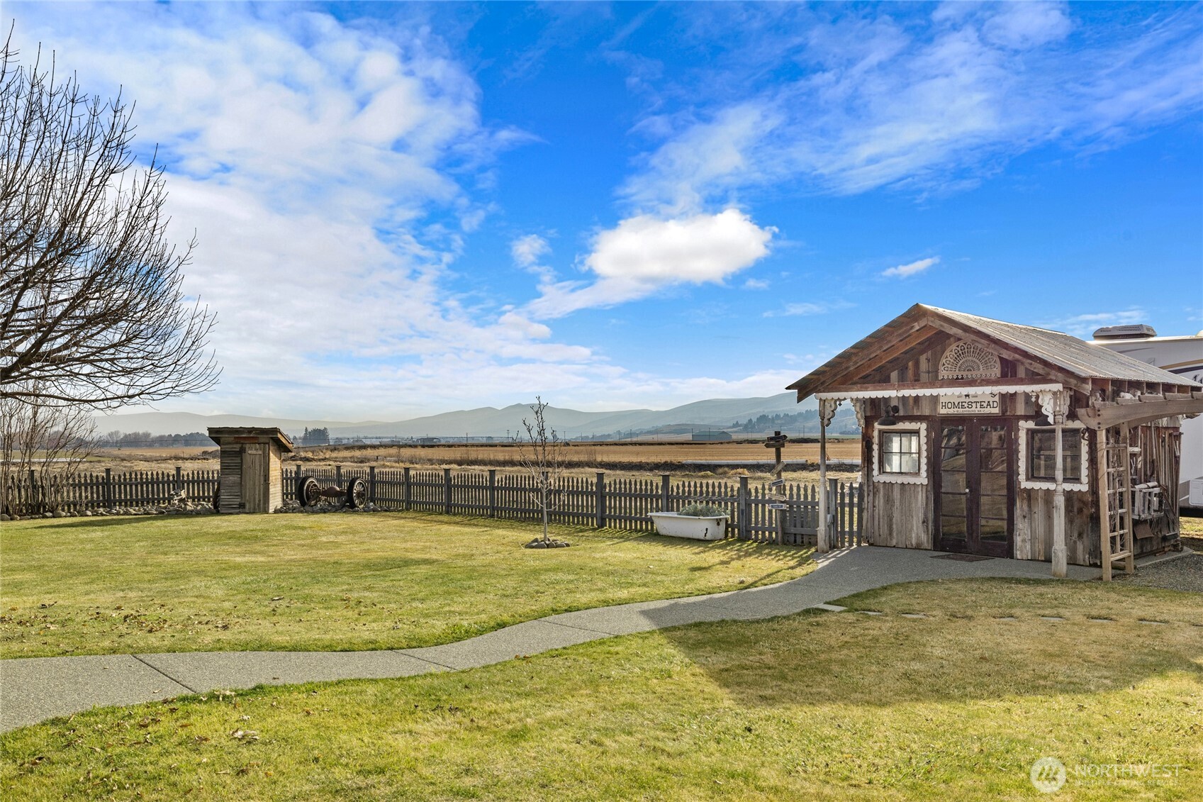 1800 Strande Road Ellensburg, WA 98926 - Photo 36 of 40 a view of a swimming pool with an outdoor seating
