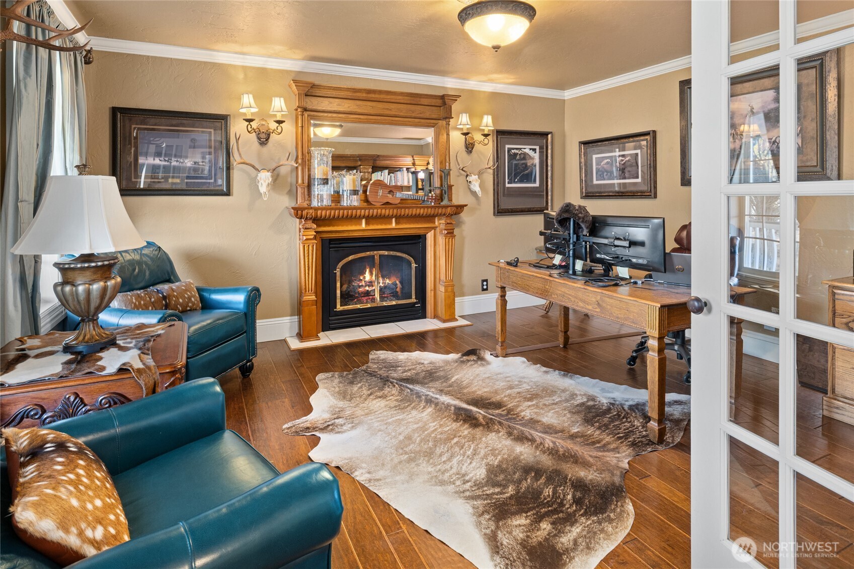 1800 Strande Road Ellensburg, WA 98926 - Photo 4 of 40 a living room with furniture and a fireplace