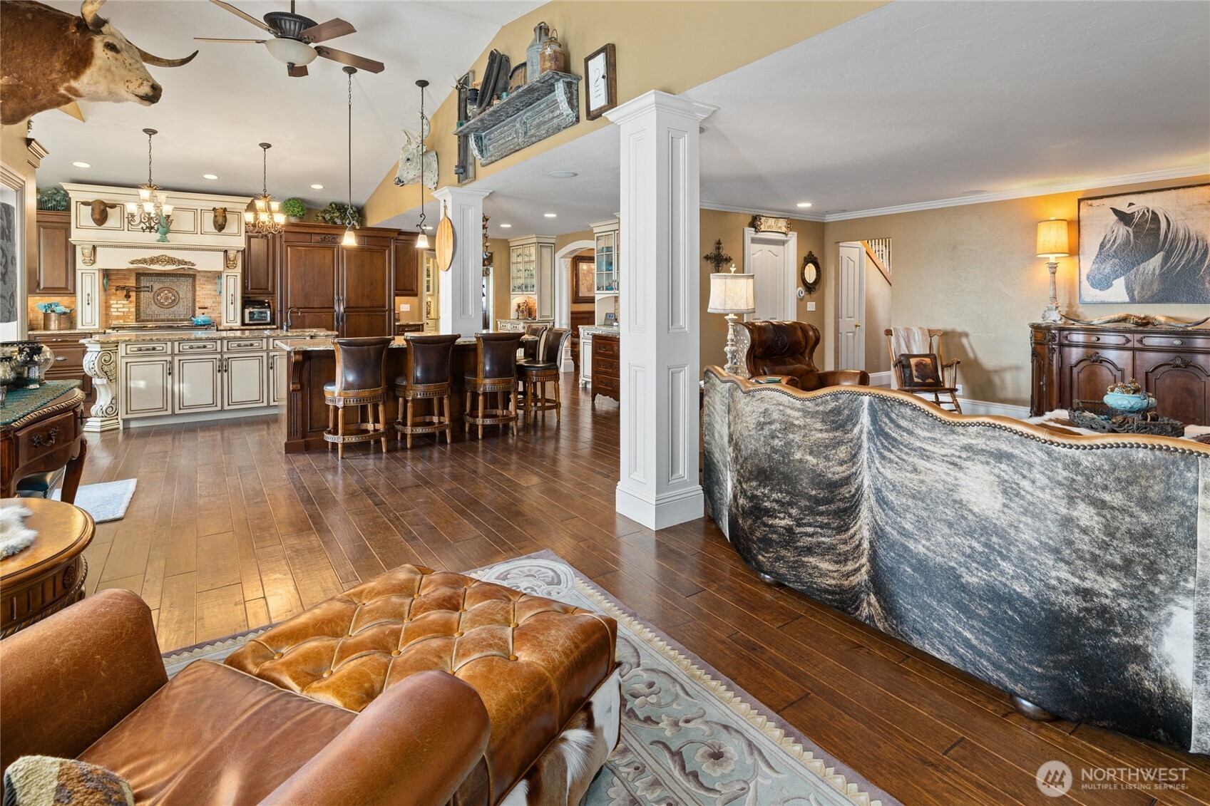 1800 Strande Road Ellensburg, WA 98926 - Photo 9 of 40 a living room with furniture and wooden floor