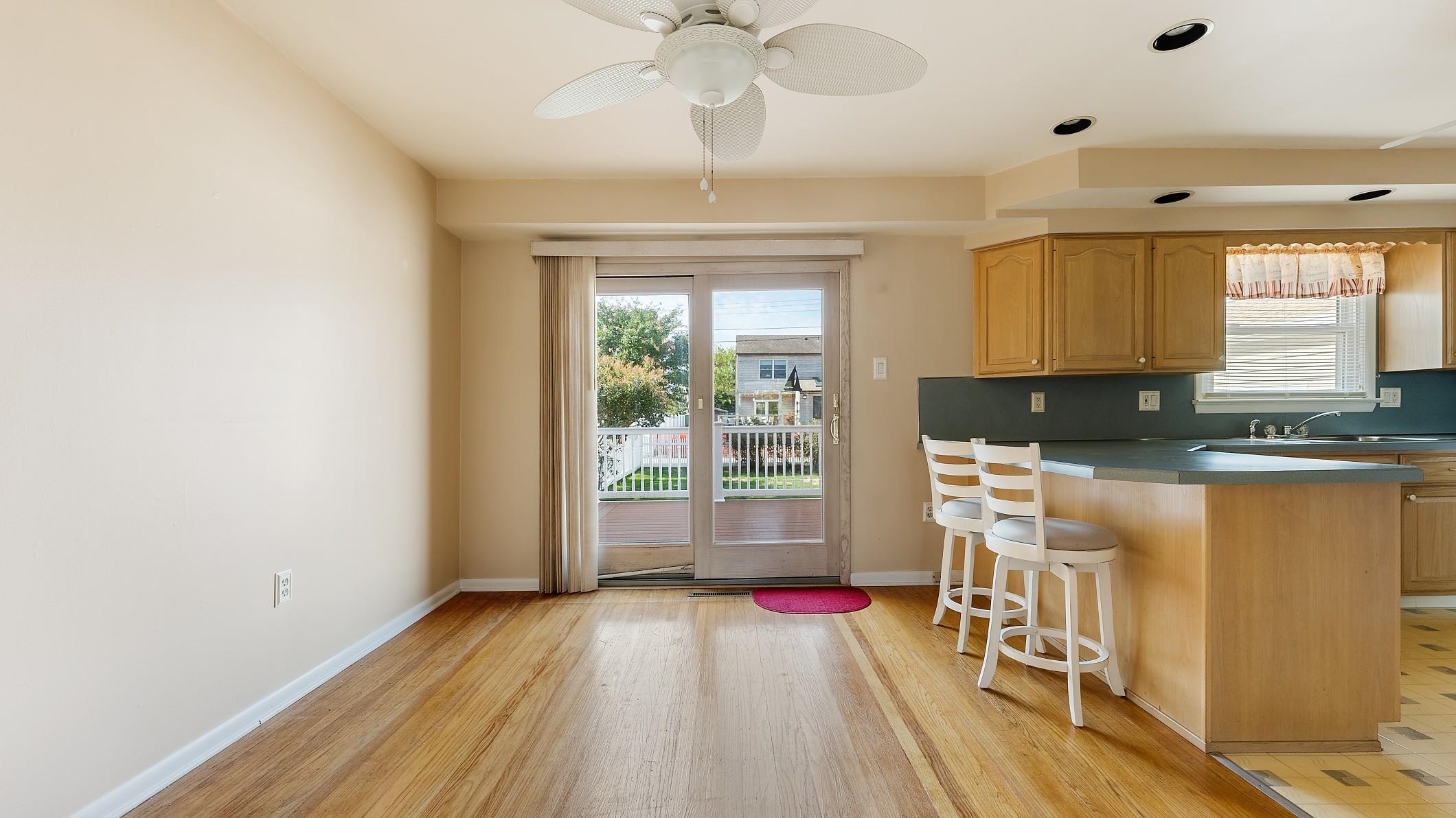 74 Walnut Road Ocean City, NJ 08226 - Photo 11 of 35 a very nice looking room with a large window