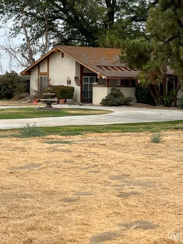 a house with swimming pool in front of it