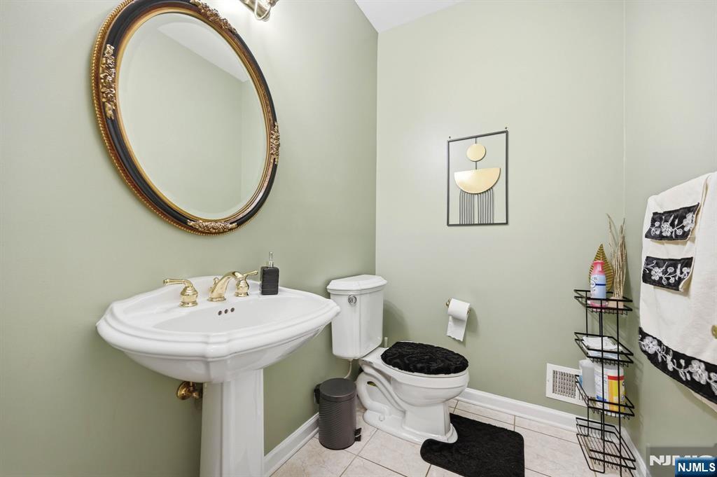 75 Spring Hill Circle Wayne, NJ 07470 - Photo 8 of 25