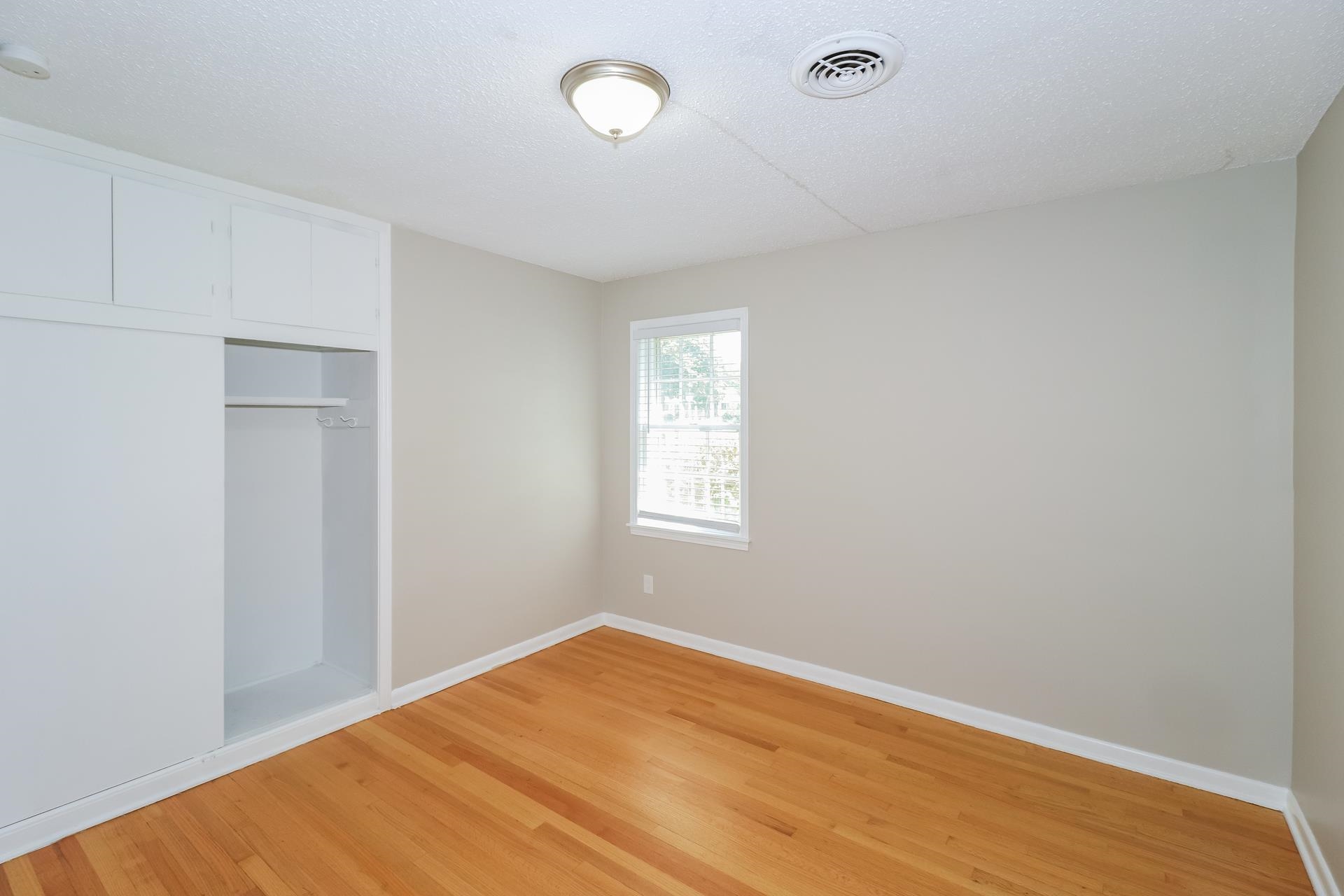 4947 Dee Road Memphis, TN 38117 - Photo 11 of 15 an empty room with a window