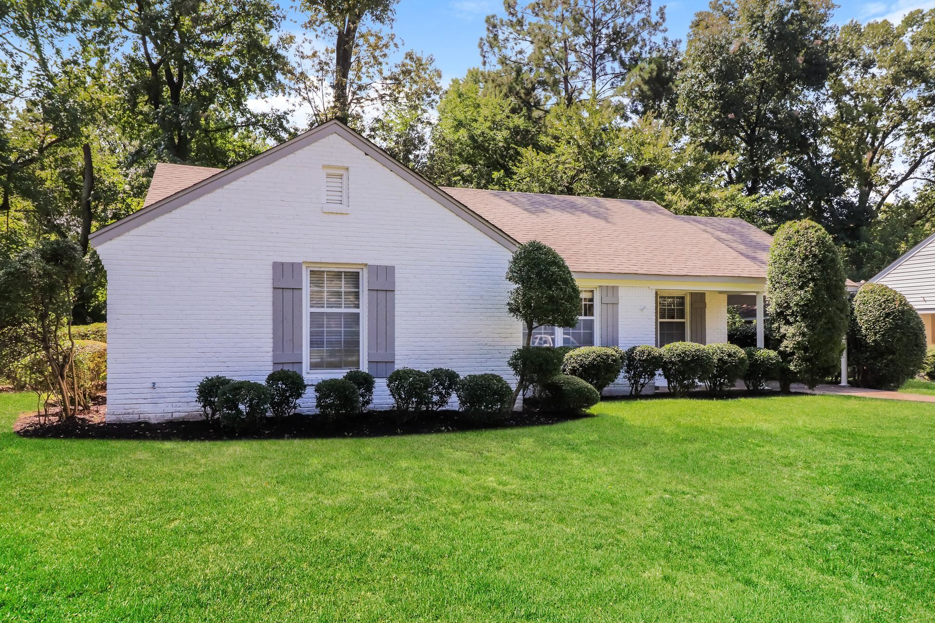 4947 Dee Road Memphis, TN 38117 - Photo 2 of 15 a front view of a house with a garden