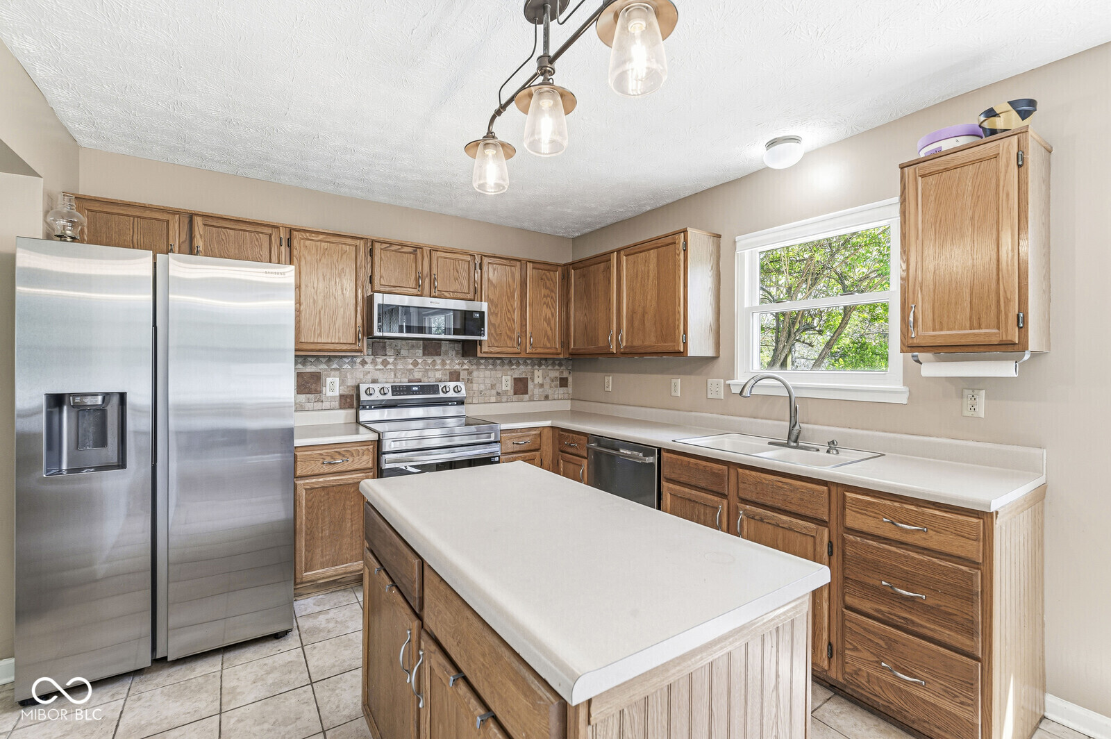 12303 West Ridge Circle Indianapolis, IN 46236 - Photo 2 of 29