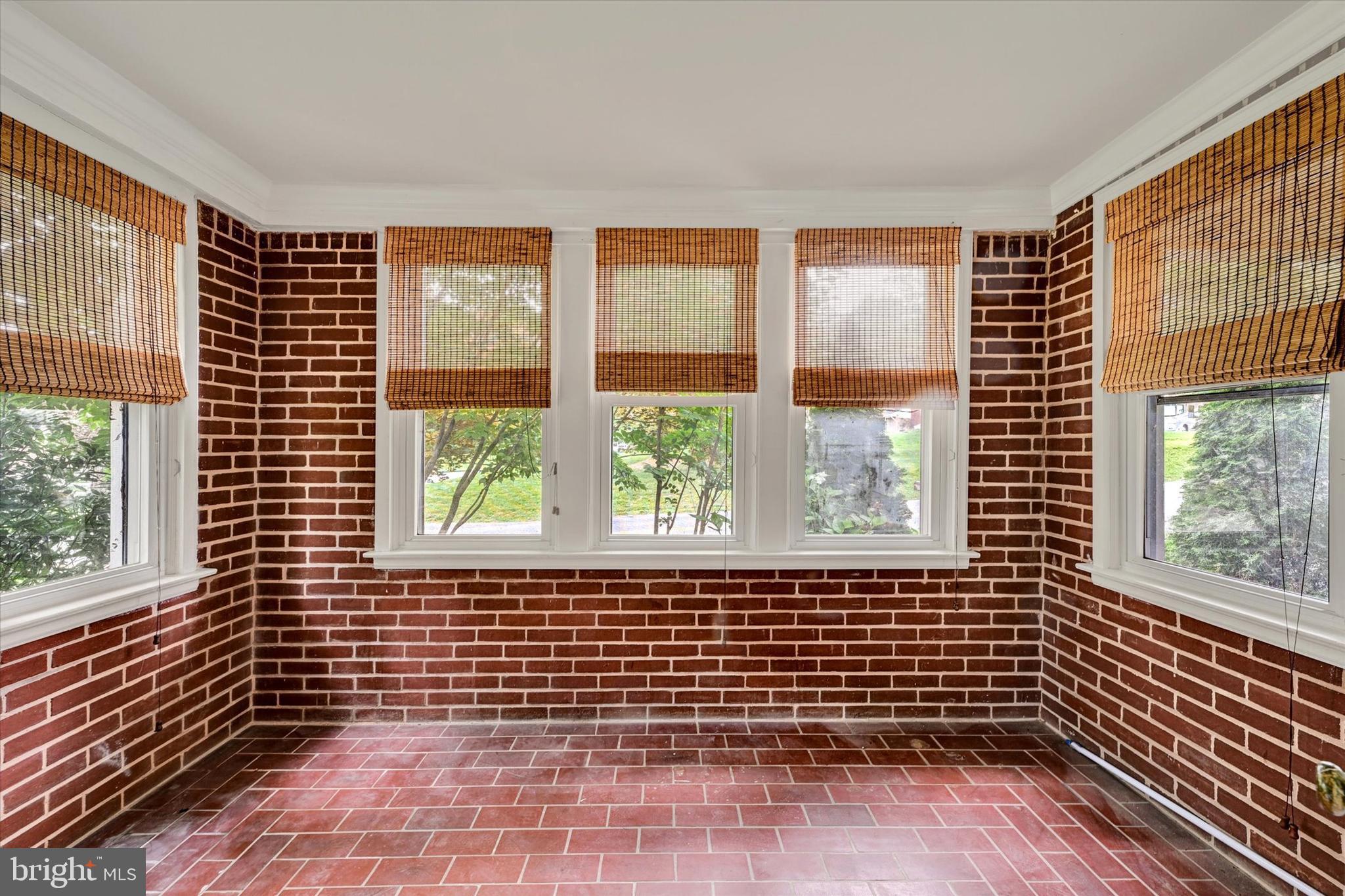 2743 Ridge Road Baltimore, MD 21244 - Photo 10 of 35 Sun Room