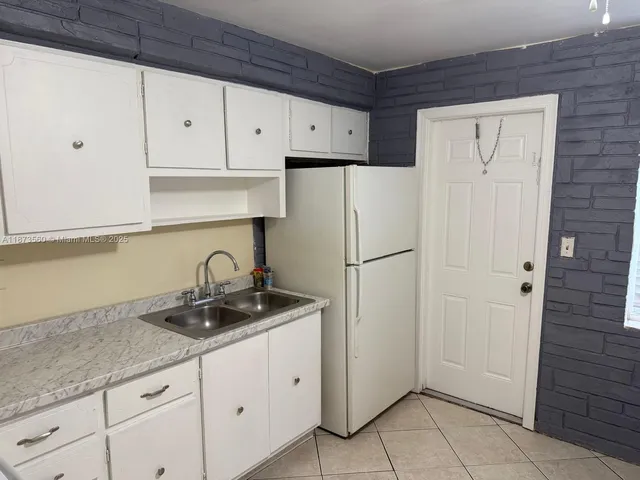 $2,300 | 332 Southwest 15th Street, Unit 332, Dania Beach, FL 33004
