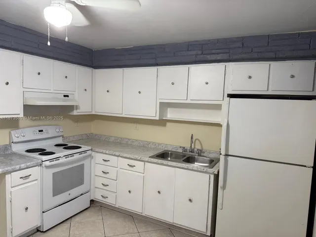 $2,300 | 332 Southwest 15th Street, Unit 332, Dania Beach, FL 33004