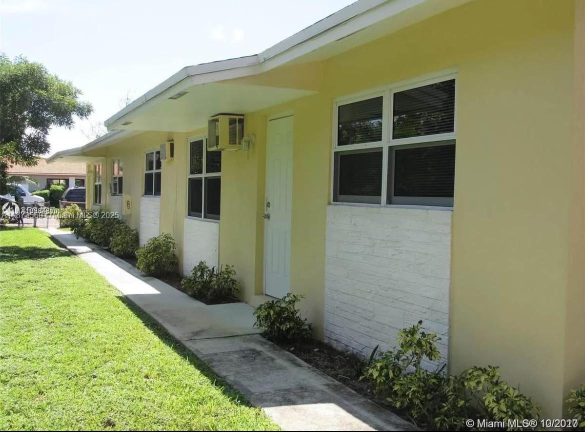 332 Southwest 15th Street, Unit 332 Dania Beach, FL 33004 - Photo 2 of 17