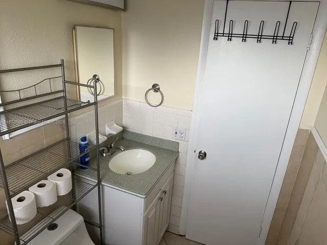 $2,300 | 332 Southwest 15th Street, Unit 332, Dania Beach, FL 33004