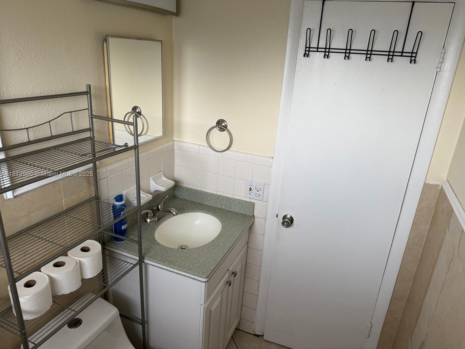 332 Southwest 15th Street, Unit 332 Dania Beach, FL 33004 - Photo 9 of 17