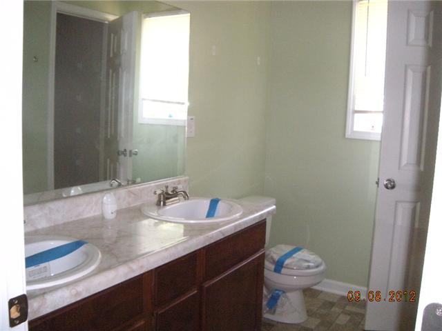 1716 Ridge Runner Court Clarksville, TN 37042 - Photo 7 of 12 Bath