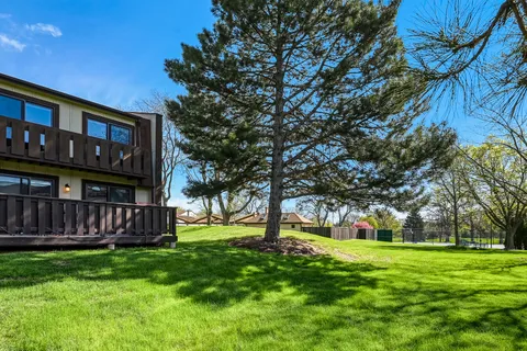 $399,000 | 7 Nacona Lane, Indian Head Park, IL 60525