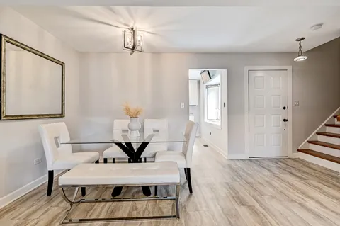 $399,000 | 7 Nacona Lane, Indian Head Park, IL 60525