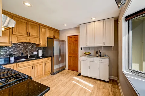 $399,000 | 7 Nacona Lane, Indian Head Park, IL 60525