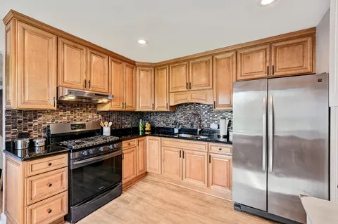 $399,000 | 7 Nacona Lane, Indian Head Park, IL 60525