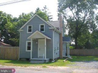 10 West Taunton Road Berlin, NJ 08009 - Photo 1 of 3 a front view of a house with a yard