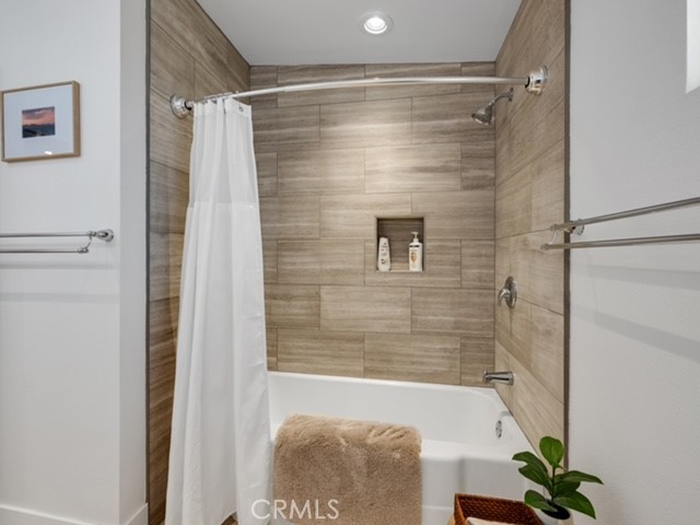 30280 Santa Rosa Road Lucerne Valley, CA 92356 - Photo 33 of 66 Primary/Hall bathroom