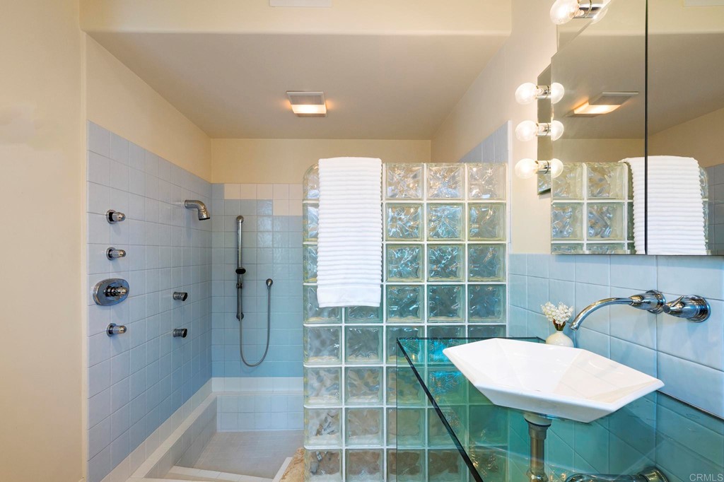 2627 Via Oeste Drive Fallbrook, CA 92028 - Photo 12 of 41 a bathroom with a tub a sink and a shower