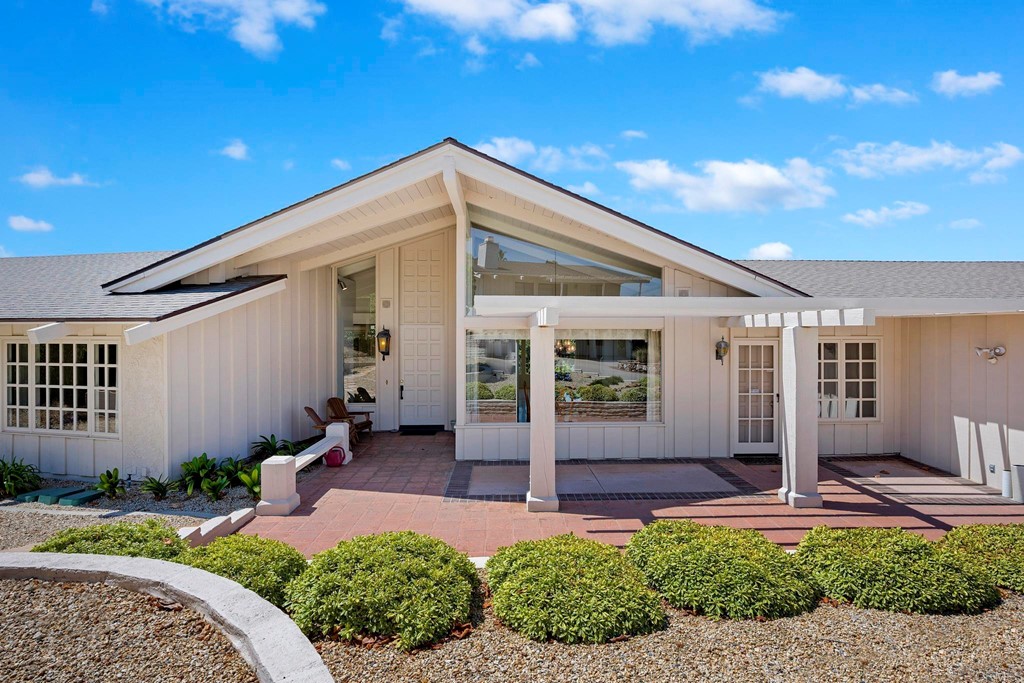 2627 Via Oeste Drive Fallbrook, CA 92028 - Photo 4 of 41 a front view of a house with garden