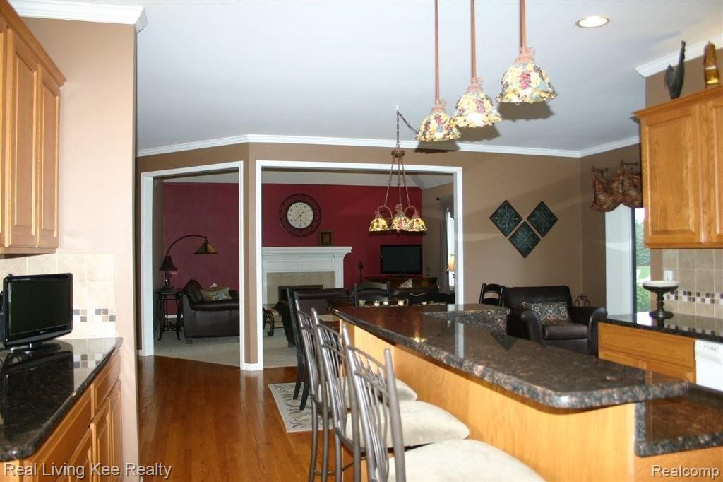 3969 Elk Drive Rochester, MI 48306 - Photo 8 of 52 Kitchen with Granite.JPG