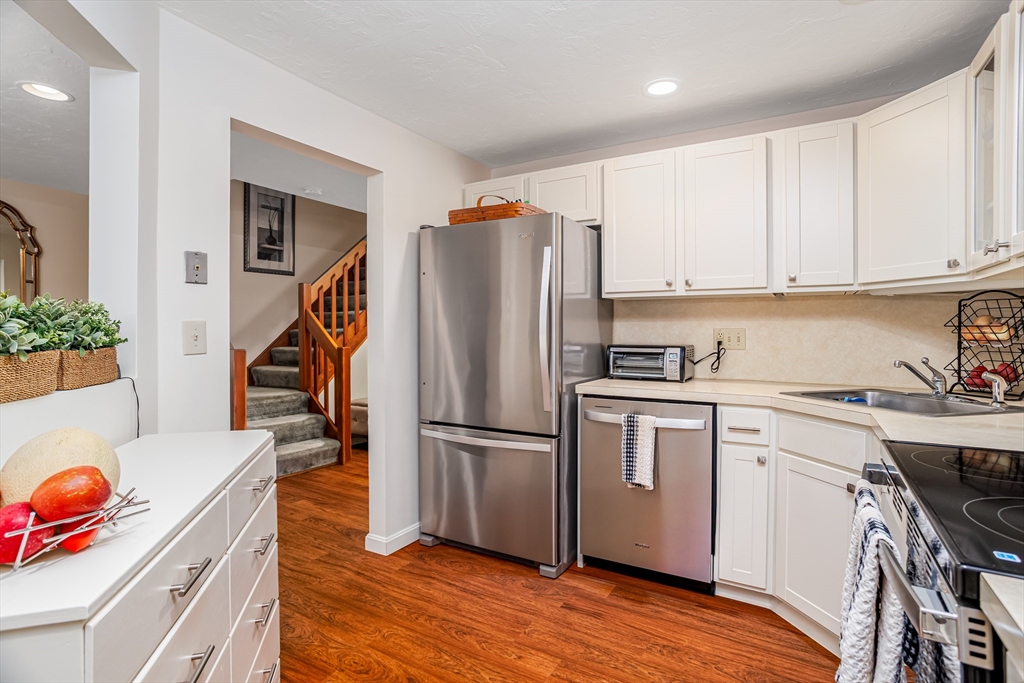 920 Ridgefield Circle, Unit 920B Clinton, MA 01510 - Photo 3 of 33