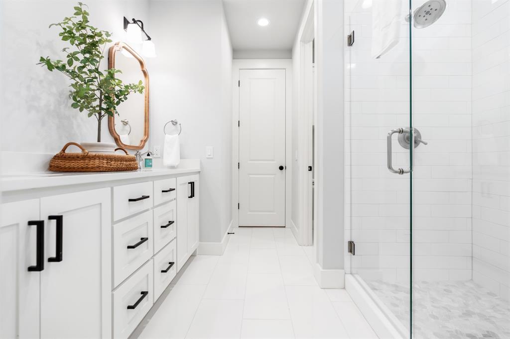 425 Proctor Avenue Waco, TX 76708 - Photo 20 of 33 a view of bathroom with a shower