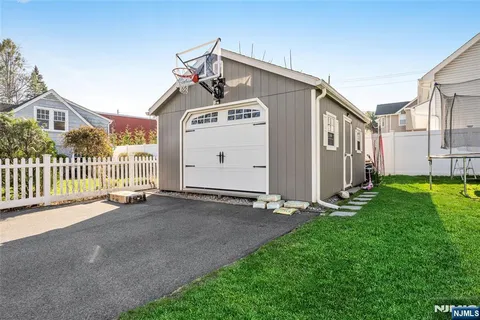 $895,000 | 309 Maple Avenue, Oradell, NJ 07649