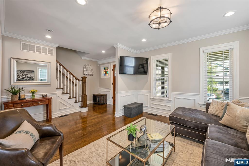 309 Maple Avenue Oradell, NJ 07649 - Photo 4 of 23