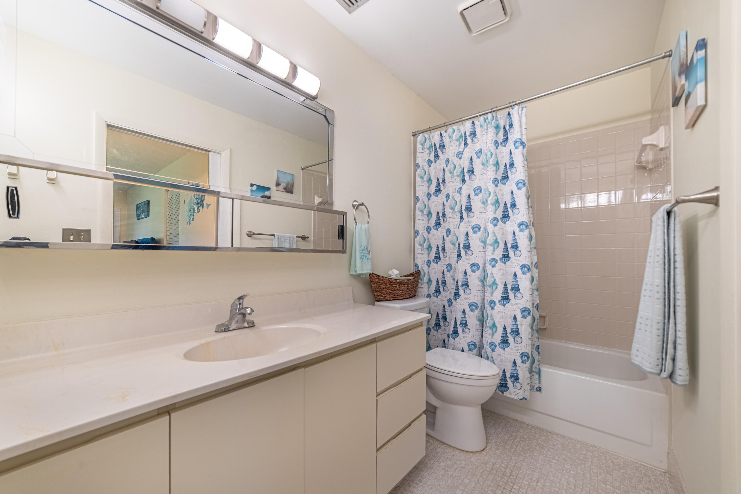 5230 Nesting Way, Unit C Delray Beach, FL 33484 - Photo 15 of 39 Bedroom Bathroom