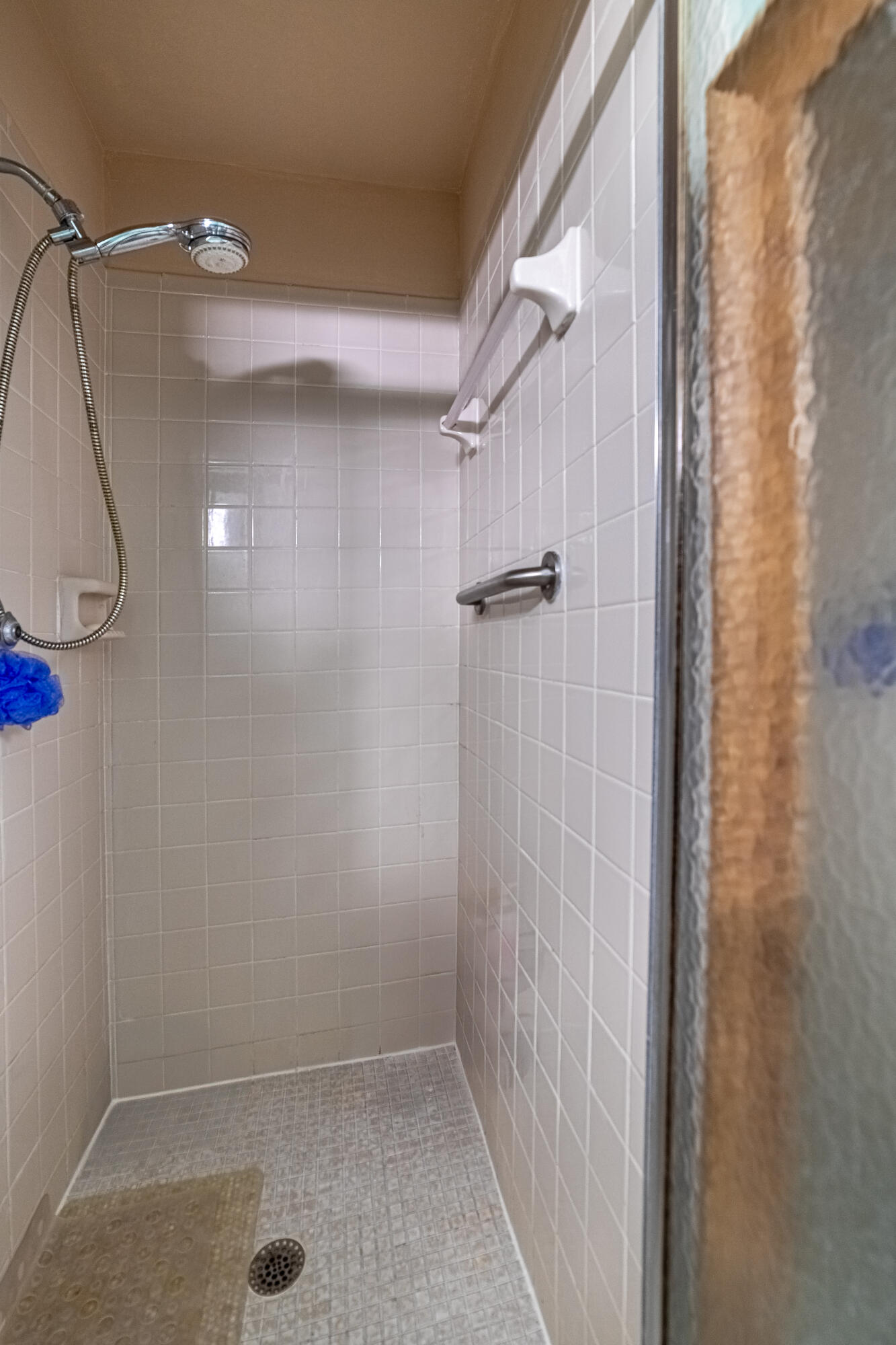 5230 Nesting Way, Unit C Delray Beach, FL 33484 - Photo 20 of 39 Guest Bathroom Shower