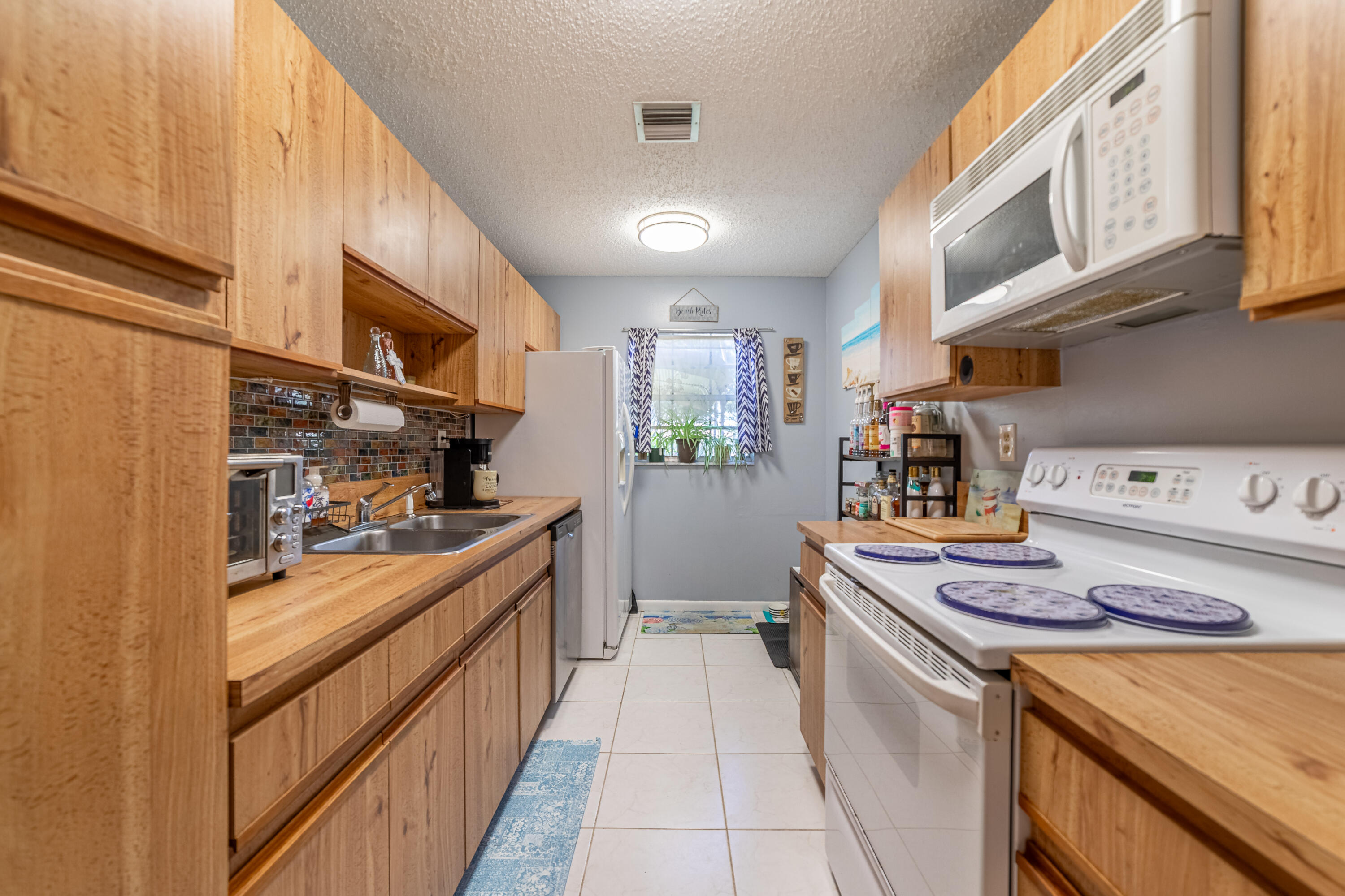 5230 Nesting Way, Unit C Delray Beach, FL 33484 - Photo 5 of 39 Kitchen