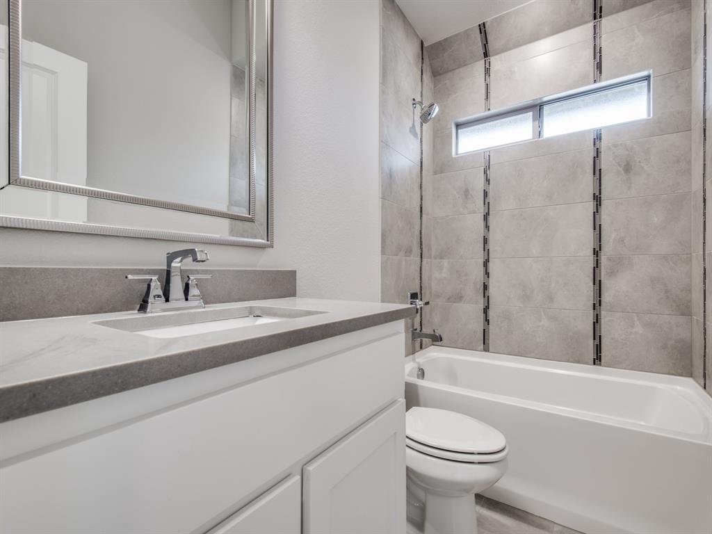 139 Lakeview Circle Pilot Point, TX 76258 - Photo 11 of 19 Bathroom with toilet, vanity, and washtub / shower combination
