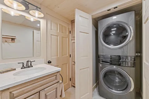 $1,095,000 | 38 Lake Shore Drive, Unit 12, Moultonborough, NH 03254