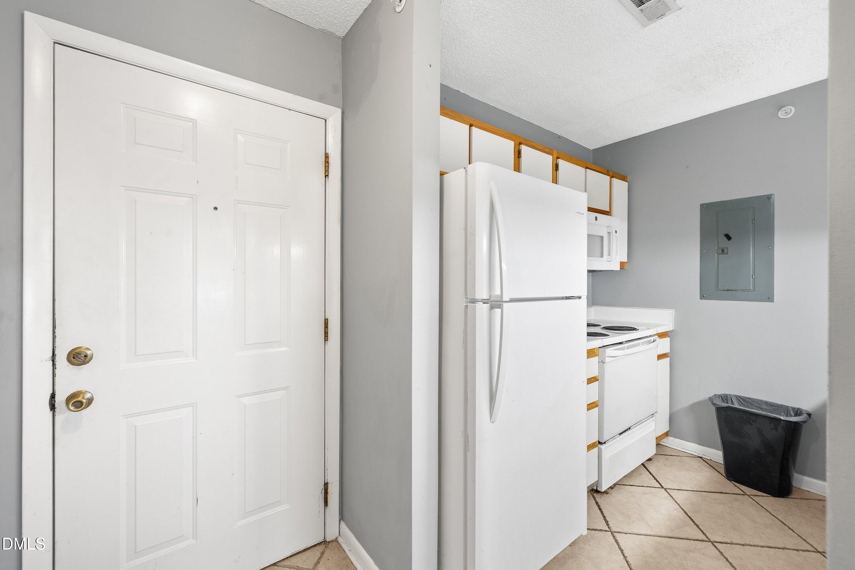 1431 Collegiate Circle, Unit 303 Raleigh, NC 27606 - Photo 4 of 28 03-1431 Collegiate Cir #303_5772