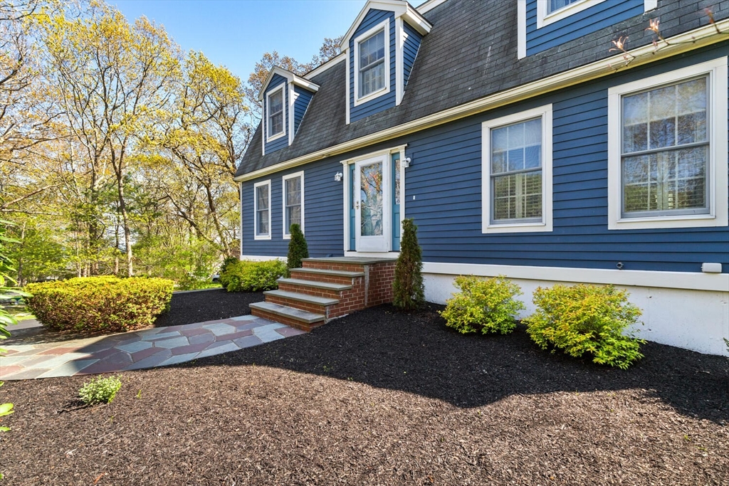 8 Oxford Road Gloucester, MA 01930 - Photo 35 of 35 a front view of a house